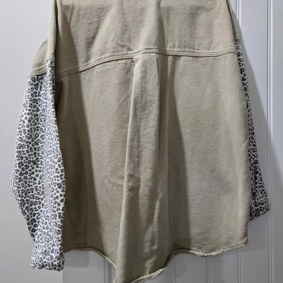 Leopard Print Sleeve Button-Up Shirt - Picture 3 of 3